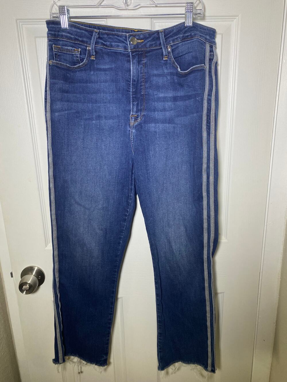 GOOD AMERICAN Straight Athletic Stripe raw hem Jeans Size 16